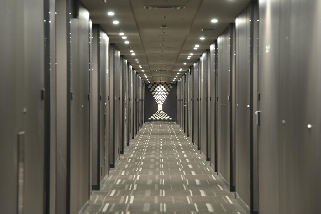 The Royal Park Hotel Tokyo Haneda Airport Terminal 3 Exterior foto "The data center is the heart of the business."