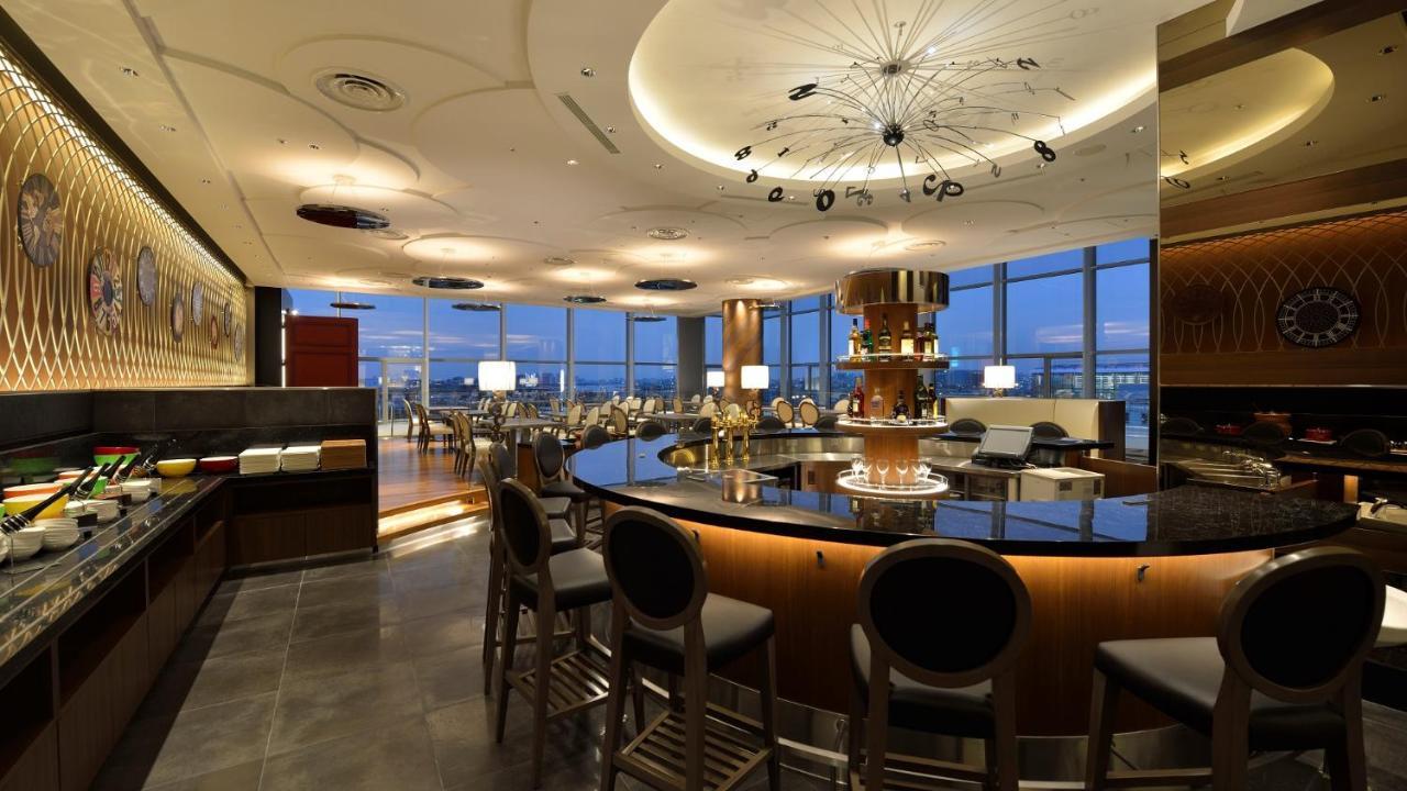 The Royal Park Hotel Tokyo Haneda Airport Terminal 3 Exterior foto The Sky Bar
