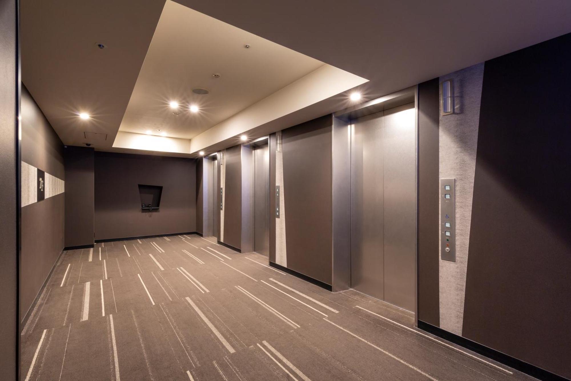 The Royal Park Hotel Tokyo Haneda Airport Terminal 3 Exterior foto Elevator lobby