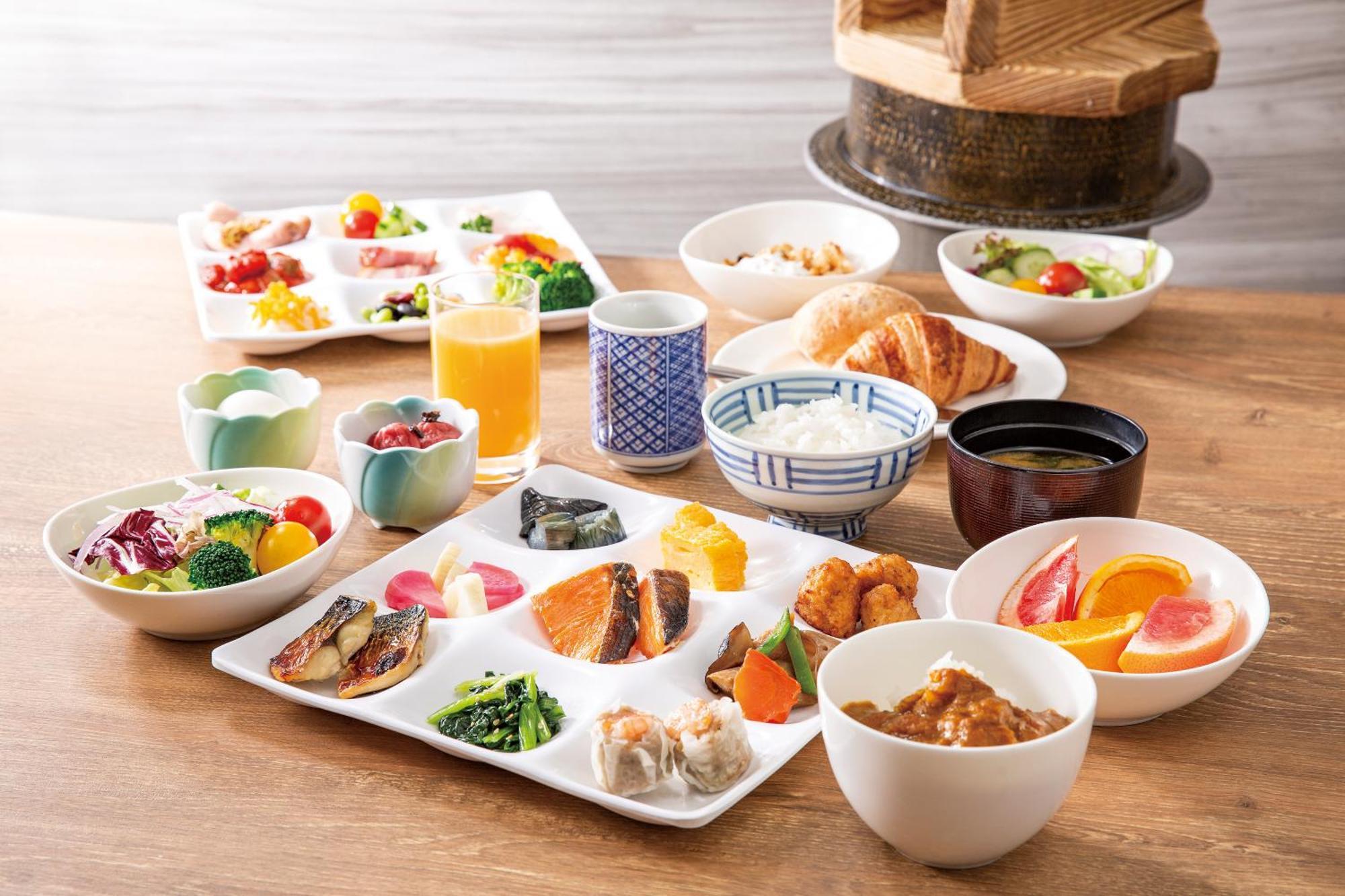 The Royal Park Hotel Tokyo Haneda Airport Terminal 3 Exterior foto A typical Japanese breakfast