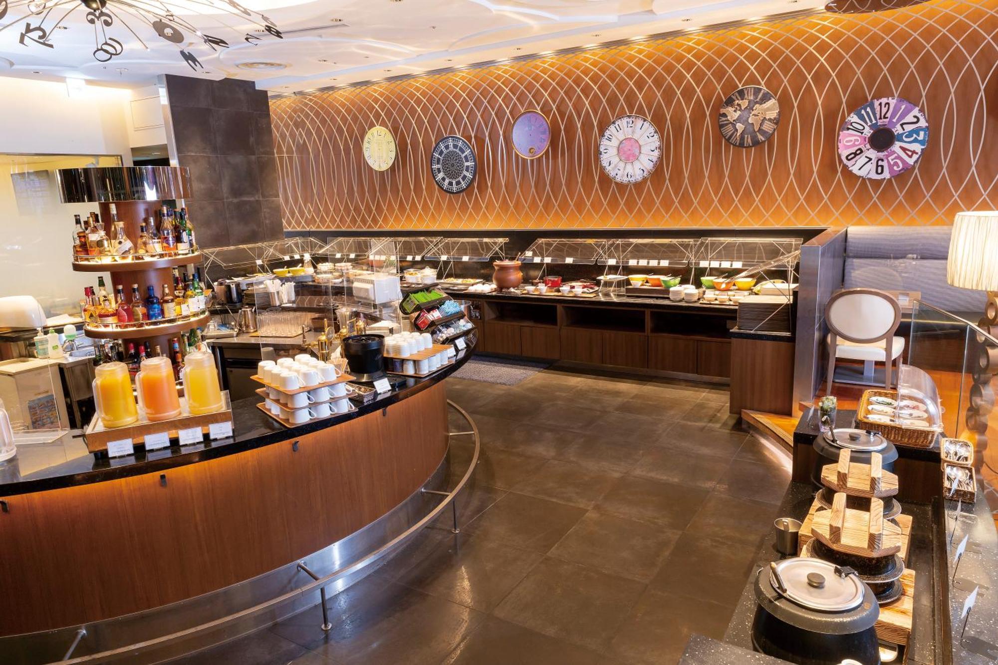 The Royal Park Hotel Tokyo Haneda Airport Terminal 3 Exterior foto Breakfast buffet at the hotel