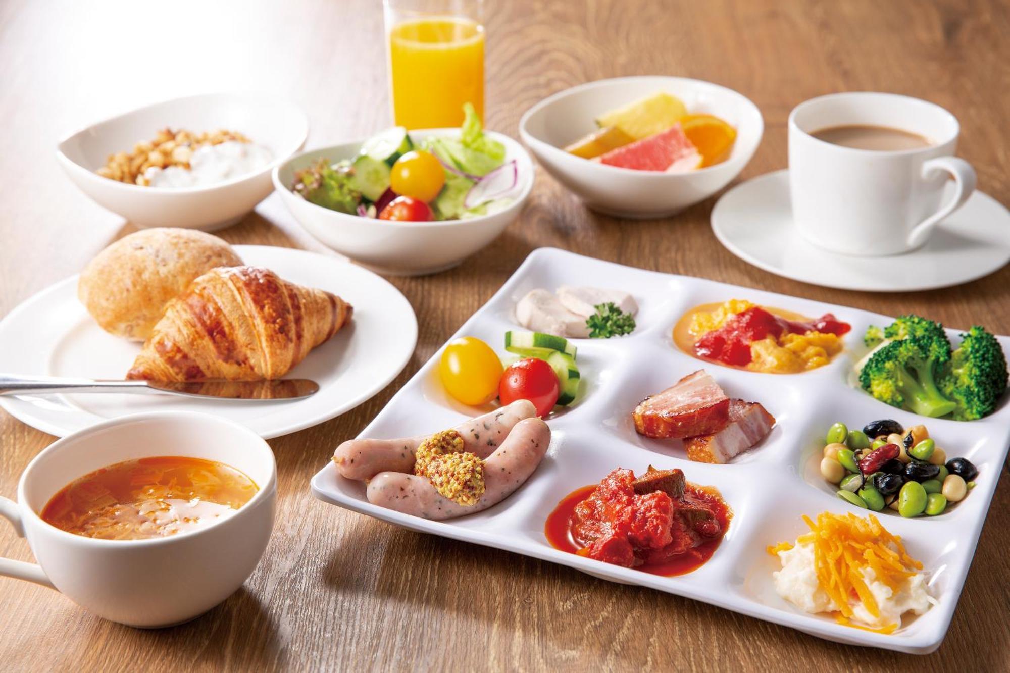 The Royal Park Hotel Tokyo Haneda Airport Terminal 3 Exterior foto A typical Japanese breakfast