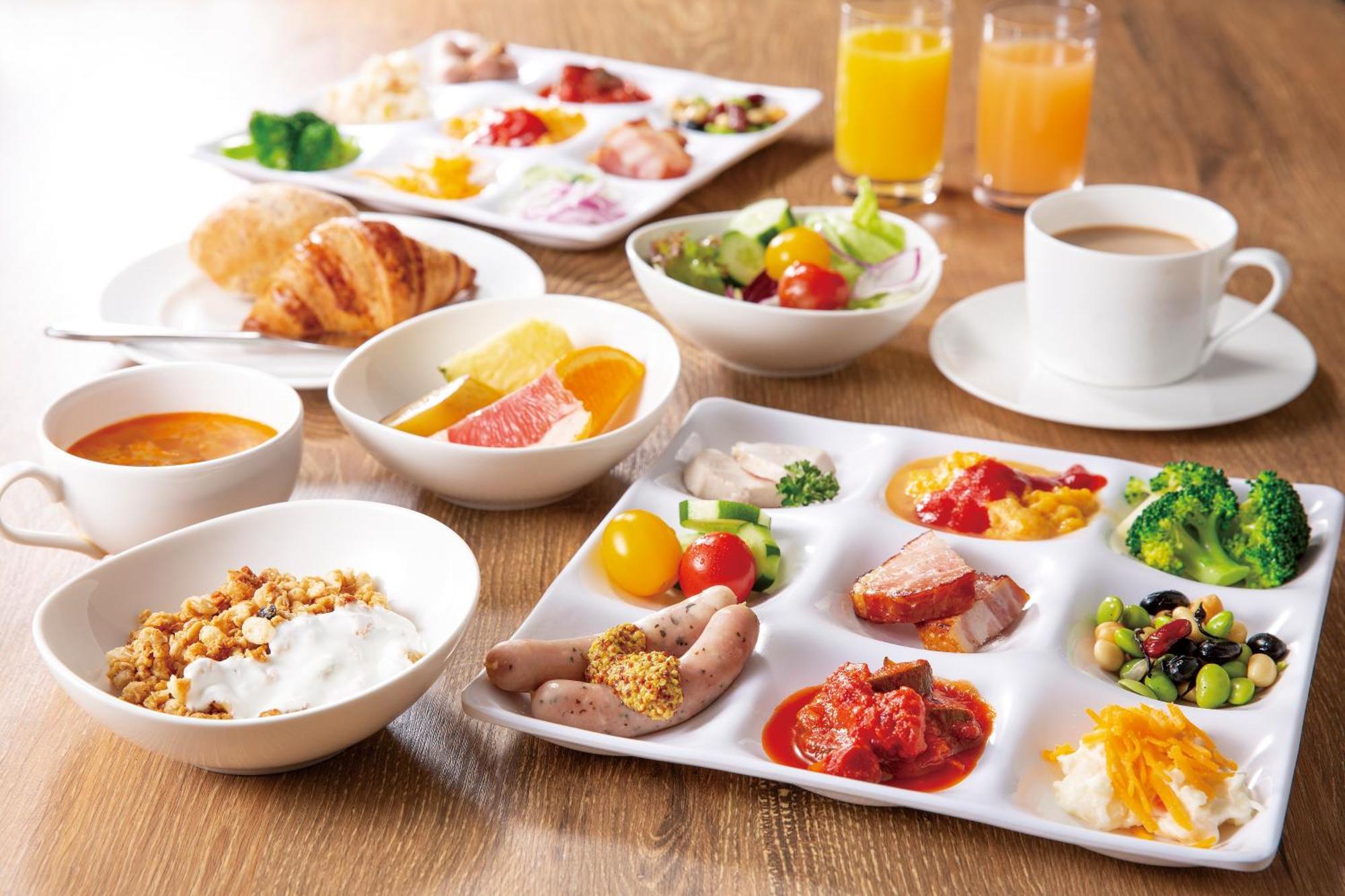 The Royal Park Hotel Tokyo Haneda Airport Terminal 3 Exterior foto A typical Japanese breakfast