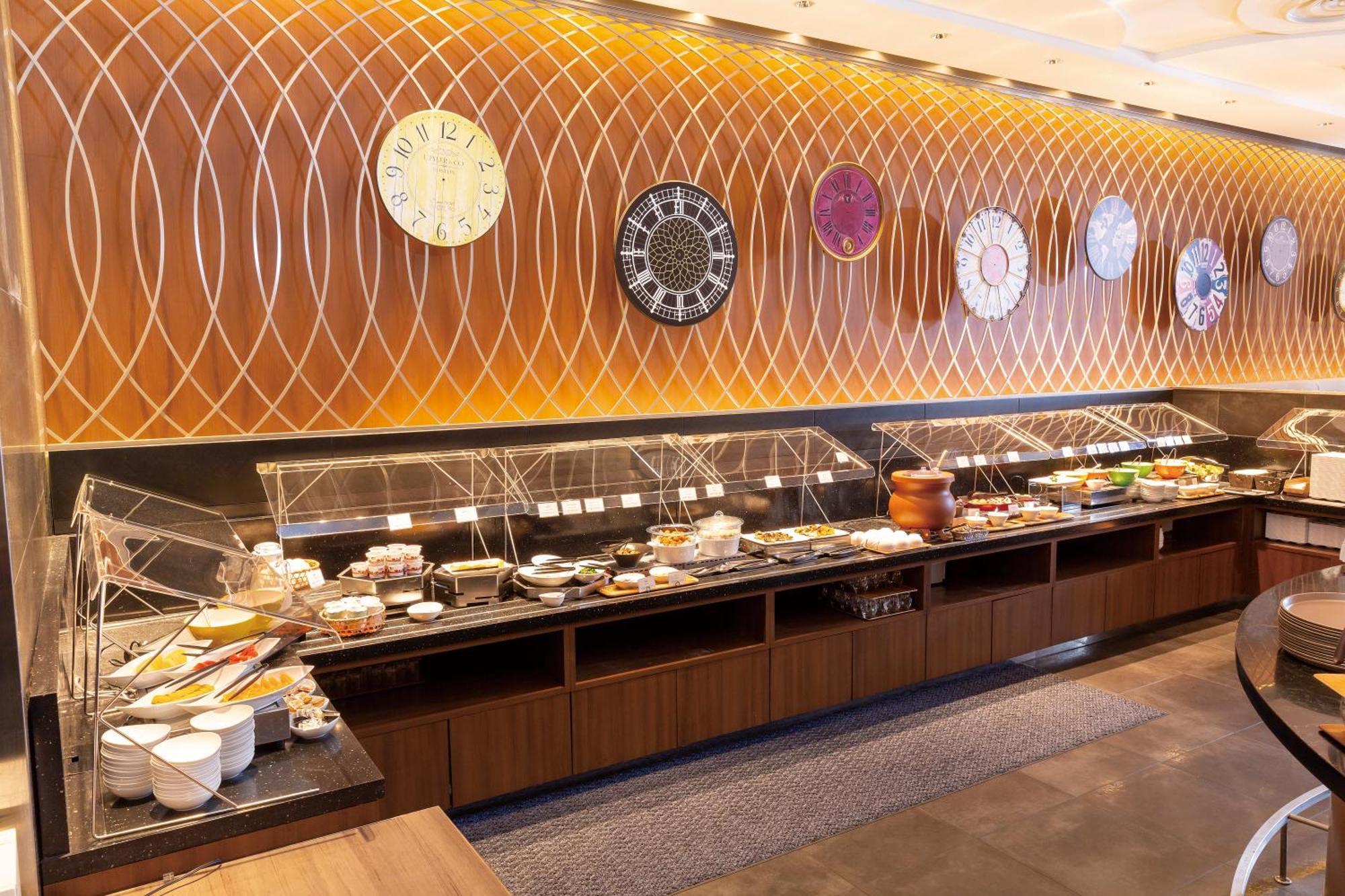 The Royal Park Hotel Tokyo Haneda Airport Terminal 3 Exterior foto Breakfast buffet at the hotel