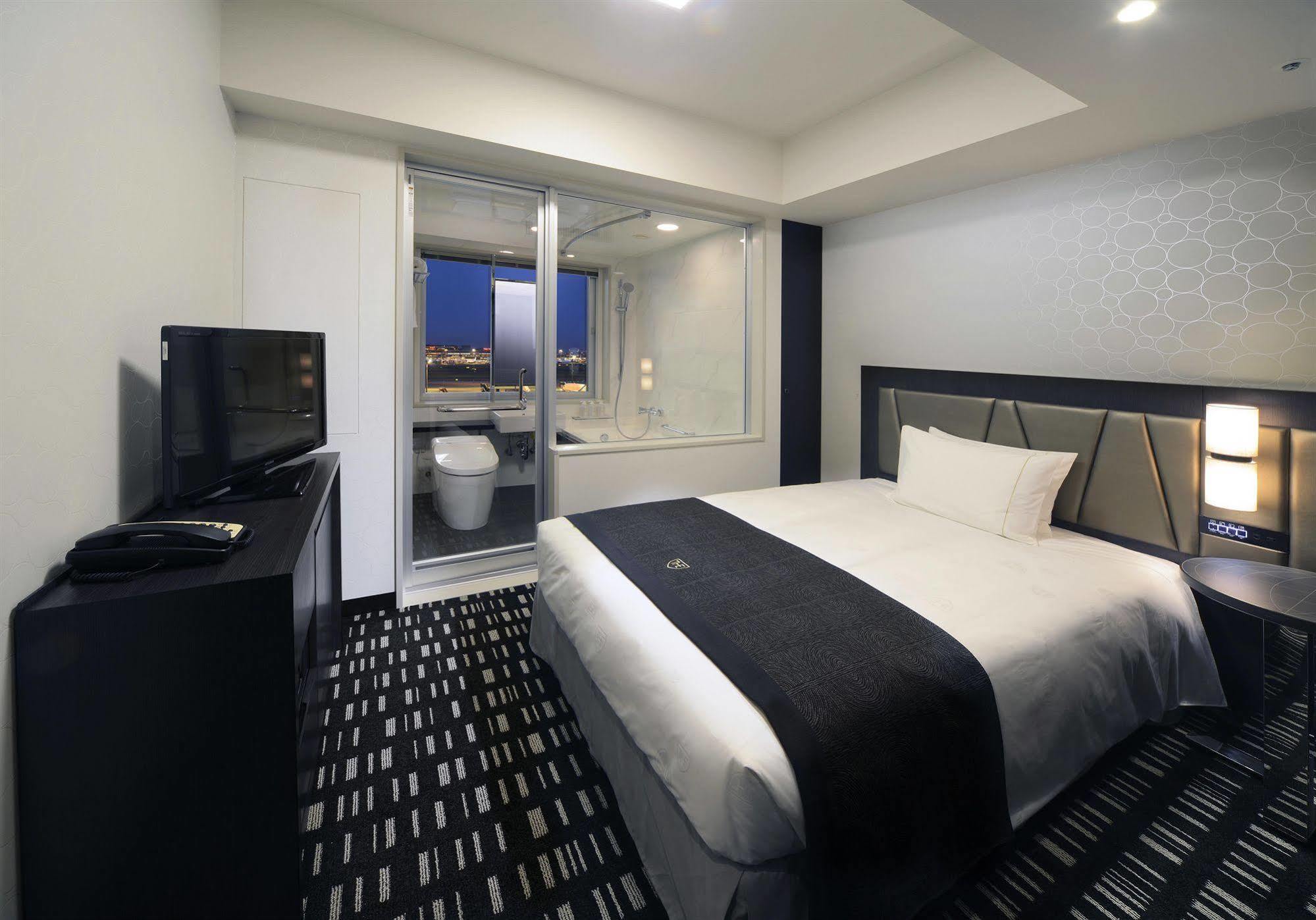 The Royal Park Hotel Tokyo Haneda Airport Terminal 3 Exterior foto A room at the hotel